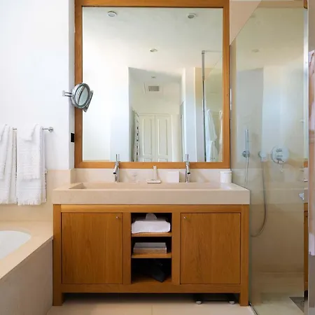 Bonnie Gold - St Tropez Holiday home *