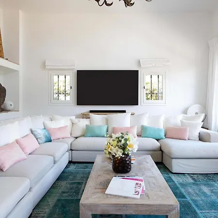 Bonnie Gold - St Tropez Holiday home *