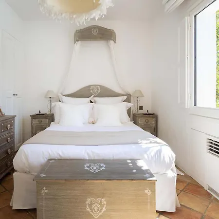 Bonnie Gold - St Tropez Holiday home *