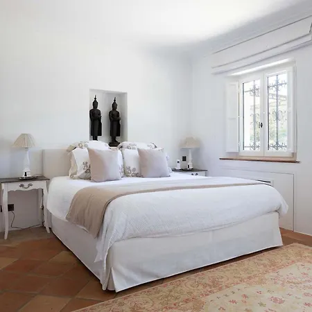 Bonnie Gold - St Tropez Holiday home